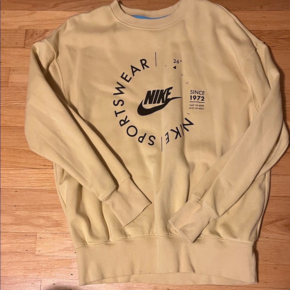 Nike Men's Cream Sportswear Crewneck Sweater